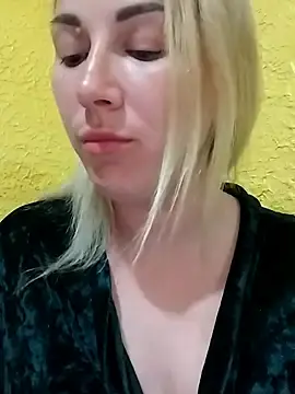 Stripchat Live Sex Cam of evil_kitty