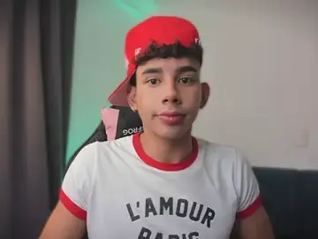 Stripchat Live Sex Cam of andy_cute22