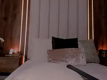 Stripchat Best live sex cam show of LucySalvatore_