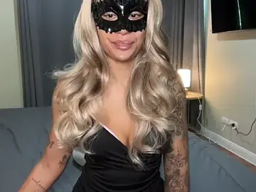 Stripchat Adult Webcam of CoCo-Queen