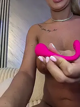 Stripchat Nude Webcam of KirstieVegas