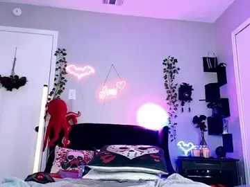 Stripchat Live Sex Cam of Ivey_Strigoi