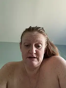 Stripchat Live Sex Cam of Kellilyn10