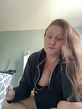 Stripchat Live Porn of Kellilyn10