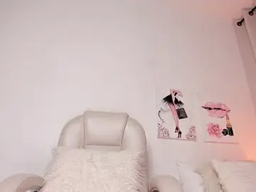 Stripchat Live Sex Cam of ReynaLuxe