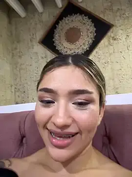 Stripchat Sex Cam of Arianavillada