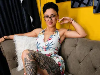 Xlovecam Live Sex Cam of ConnieJonnes