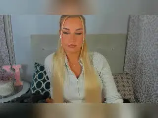Xlovecam Watch Live Sex Cams of KristyQueen