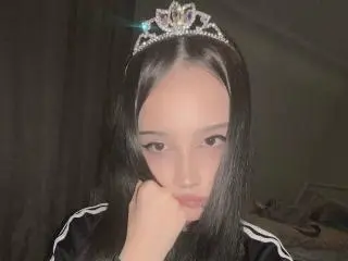Xlovecam Free Live Porn of LaineNewmon