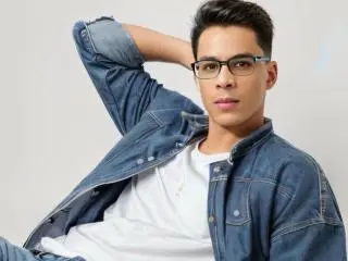 Xlovecam Adult Video Chat of AndrewHaalls