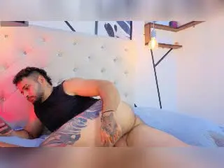 Xlovecam Nude Webcam of AryanBrown