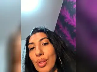 Xlovecam Watch Live Sex Cams of BrunetteBabe69