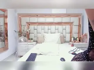 Xlovecam Sex Cam of KendraMiler