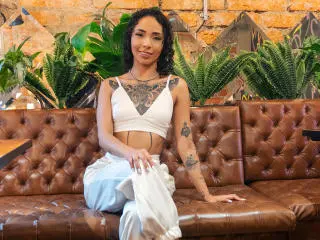 Xlovecam Sex Chat of SilvanaXOwen