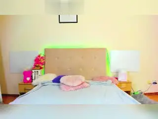 Xlovecam Watch Live Sex Cams of MelanieCutes