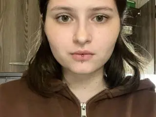 Xlovecam Free Live Porn of OuidaHansrote