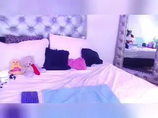 Xlovecam Watch Live Sex Cams of TarahDustin