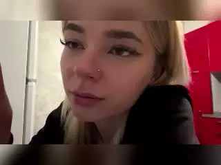 Xlovecam Live Sex of AdrieneDegennaro