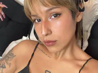 Xlovecam Live Sex of KiaraHernandezX